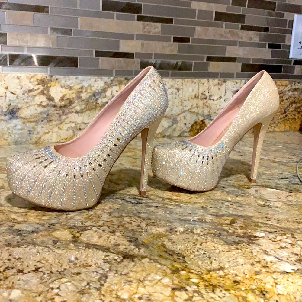 Cathy Jean Gold mesh pump heel
